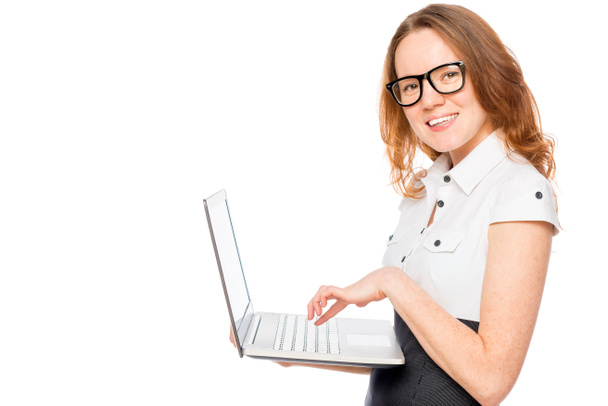 όμορφη slim γραμματέας με ένα φορητό υπολογιστή σε ένα λευκό φόντο iso - Φωτογραφία, εικόνα