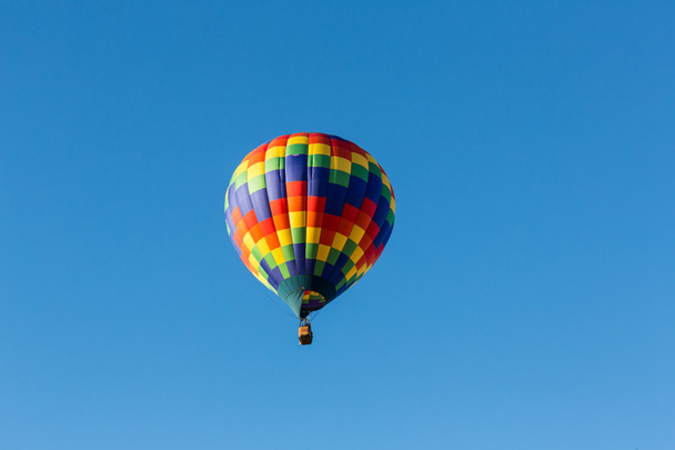 Hőlégballon repülés közben - Fotó, kép