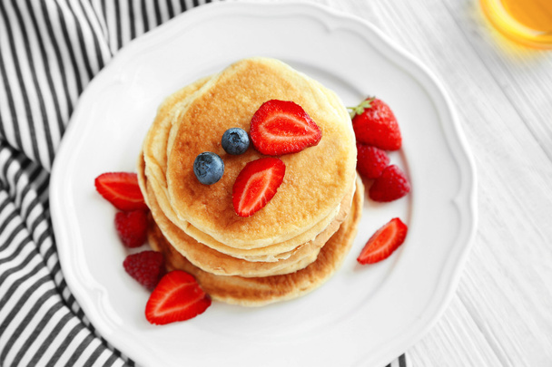 pancakes with fresh berries - Φωτογραφία, εικόνα