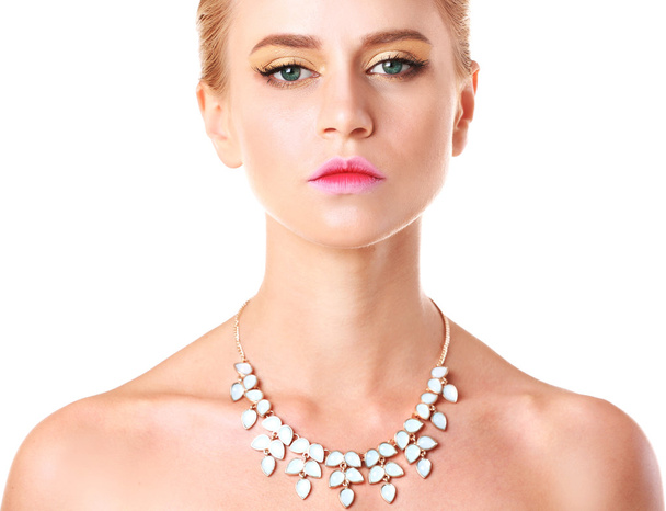 attractive woman with beautiful necklace - Foto, afbeelding