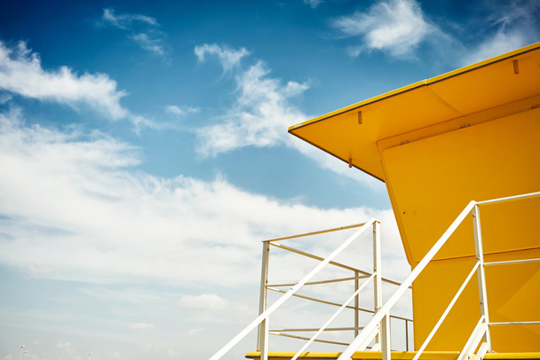 Στέγη και τα κιγκλιδώματα του κίτρινο ναυαγοσώστη - Φωτογραφία, εικόνα
