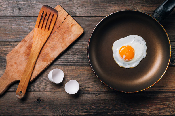 Scrambled Eggs In An Iron Pan - Valokuva, kuva