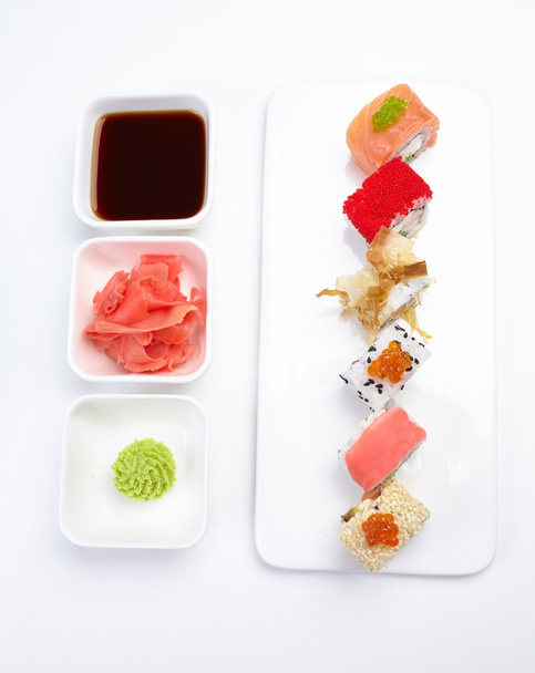 verse lekkere sushi - Foto, afbeelding