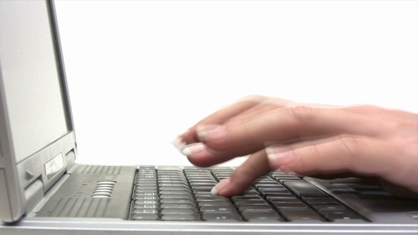 bir dizüstü bilgisayarda yazarak - Video, Çekim