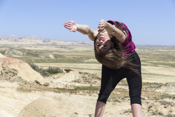 дівчина в пустелі
 - Фото, зображення