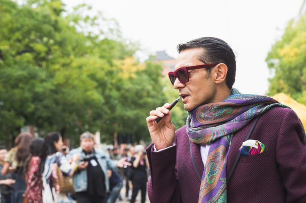 Fashionable man posing during Milan Fashion Week - Zdjęcie, obraz