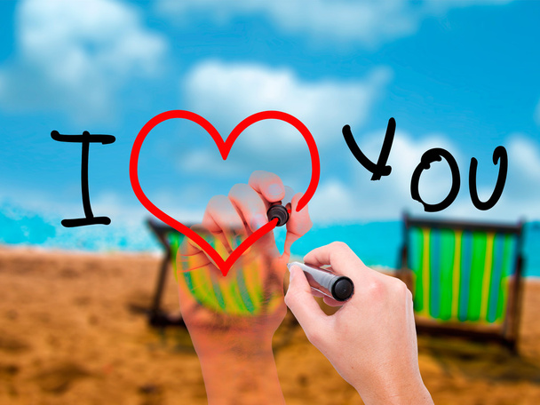 Man Hand writing I Love You con marcador negro en pantalla visual
 - Foto, imagen