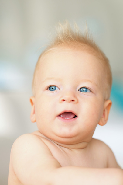 Bebê com olhos azuis
 - Foto, Imagem