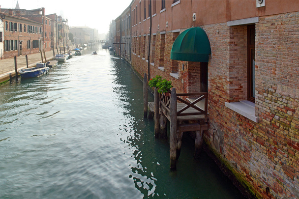 Uma cidade do canal de Veneza
 - Foto, Imagem