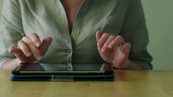 Women Typing on the IPad at the Table - Footage, Video