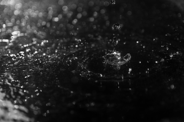 πιτσιλιές, splash water σε μαύρο φόντο - Φωτογραφία, εικόνα