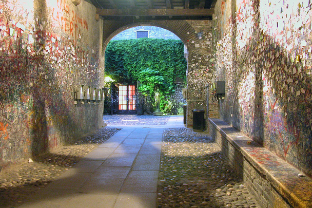 Дом Ромео и Джульетты, Верона, Италия
 - Фото, изображение