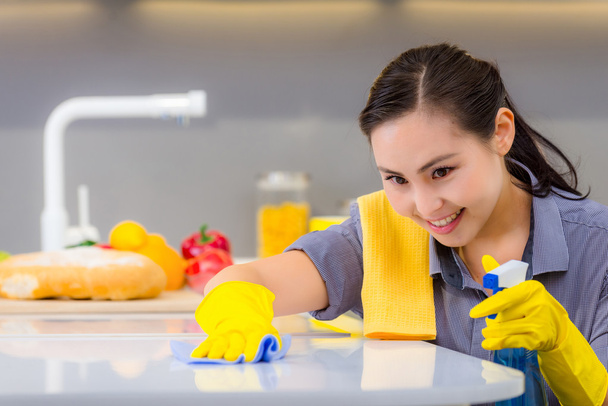 takarítás a konyhában - Fotó, kép