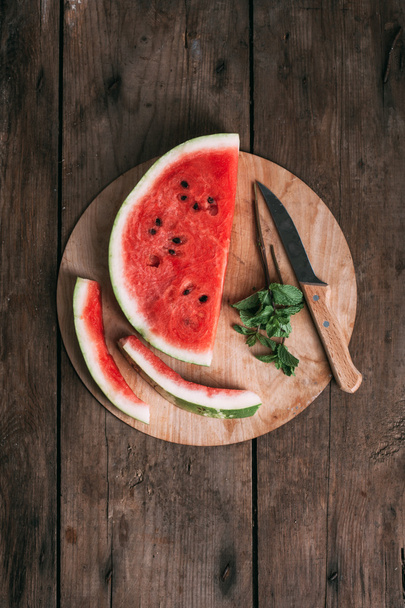 Fresh watermelon slices on the plate - Foto, Imagem