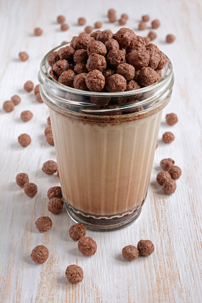 Chocolate cereal balls and mousse  - Foto, Bild