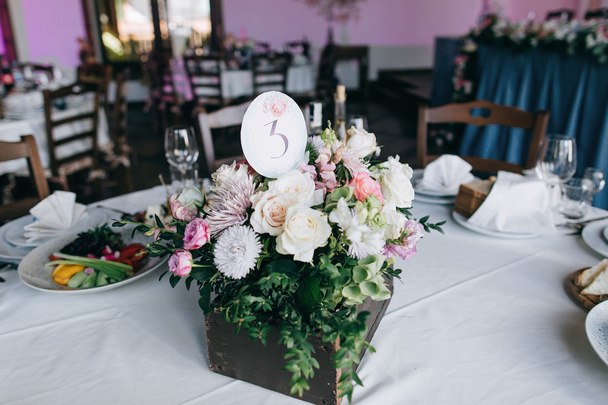 decoração de mesa no restaurante na cerimônia de casamento
 - Foto, Imagem