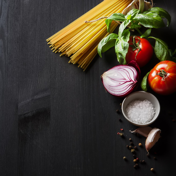 Ingredients for cooking pasta Bolognese. Spaghetti, Parmesan che - Φωτογραφία, εικόνα