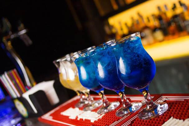 alcoholic blue coctails - Φωτογραφία, εικόνα