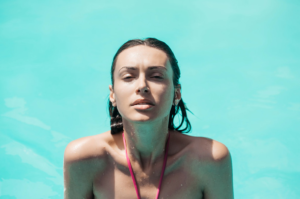 pretty sexy woman in swimming pool - Фото, зображення