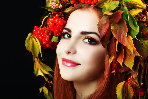 woman in autumn wreath - Zdjęcie, obraz