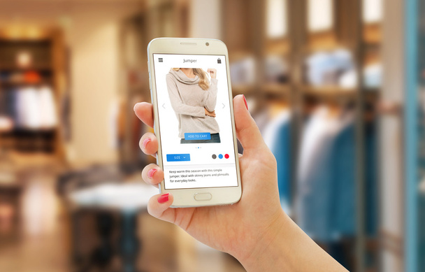 donna sullo shopping online con smart phone
 - Foto, immagini