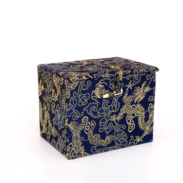 Silk Chinese casket with embroidered ornament - Φωτογραφία, εικόνα