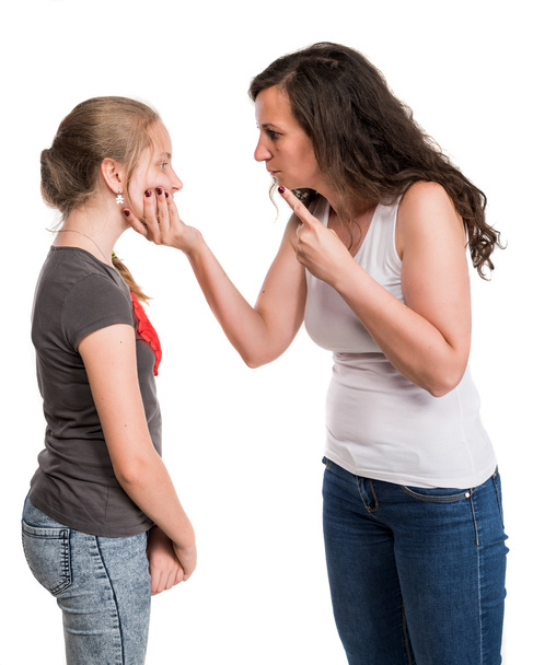  Мать кричит на свою дочь-подростка
  - Фото, изображение
