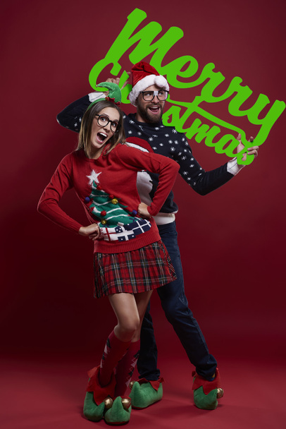 Tiempo de Navidad con pareja divertida
  - Foto, Imagen