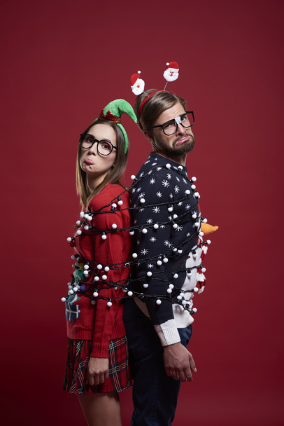 Neohrabaný pár má problémy s vánoční osvětlení - Fotografie, Obrázek