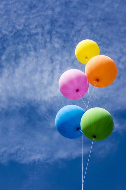 Manojo de globos coloridos
 - Foto, imagen