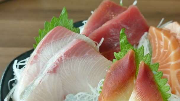 разнообразие суши на тарелке
 - Кадры, видео