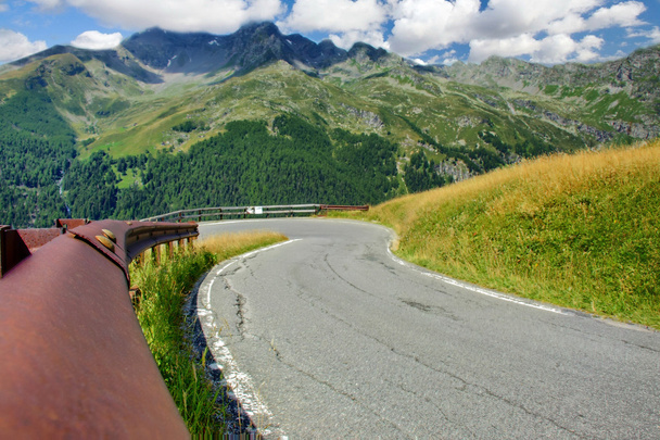 Dolambaçlı dağ yolu - Fotoğraf, Görsel