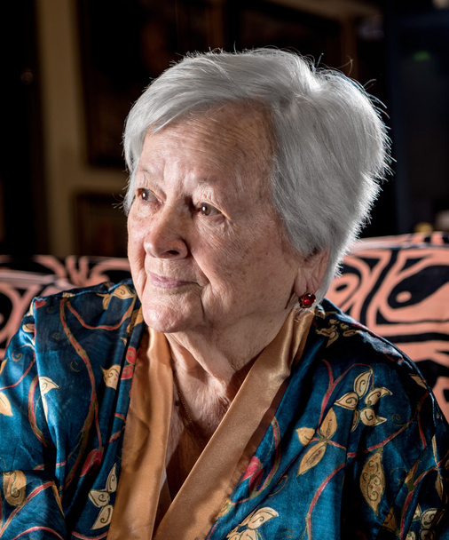  Gülümseyen yaşlı kadın - Fotoğraf, Görsel