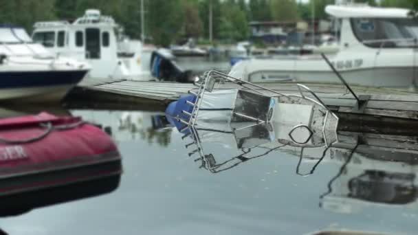 Schiffbrüchiges Motorboot sinkt  - Filmmaterial, Video