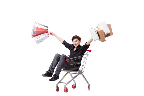 Jonge man met winkelwagen en tassen geïsoleerd op wit - Foto, afbeelding