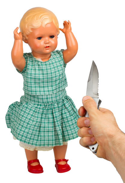 Velmi staré baby doll (čtyřicátých let) s nožem - Fotografie, Obrázek