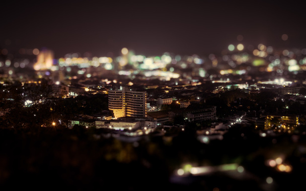 Vista nocturna sobre la ciudad phuket
 - Foto, Imagen