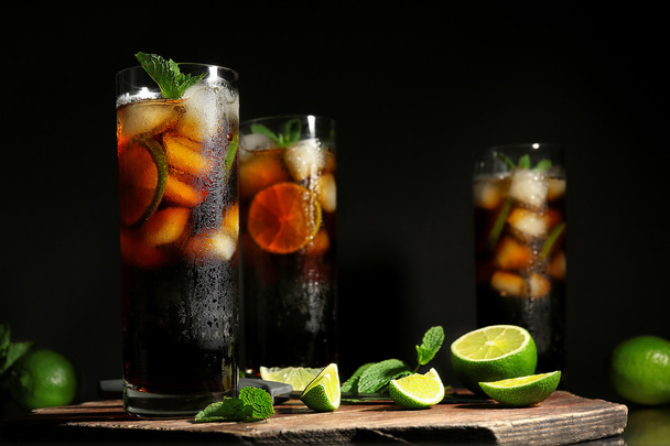 cuba libre cocktails - Foto, afbeelding