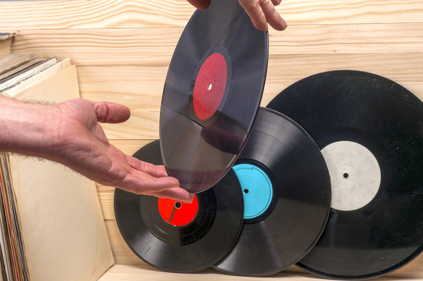 Parcourir la collection de disques vinyle. Musique de fond. Espace de copie
 - Photo, image