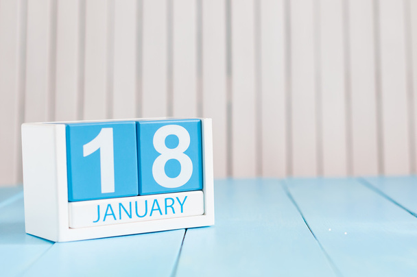 18 января. День 18 месяца календарь на деревянном фоне. Зимняя концепция. Пустое место для текста
 - Фото, изображение