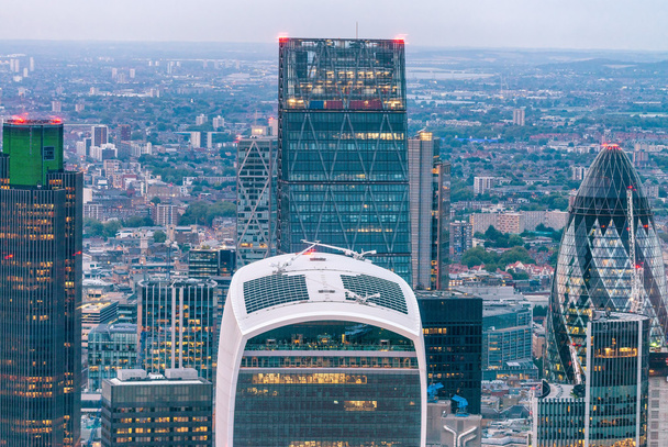 Wolkenkratzer Büro, Firmengebäude in London City, e - Foto, Bild