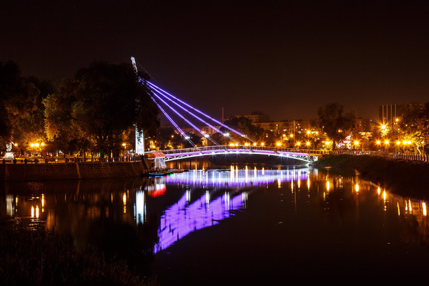 Светящийся мост на реке
 - Фото, изображение