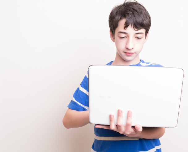 Teenager using a computer - Fotoğraf, Görsel