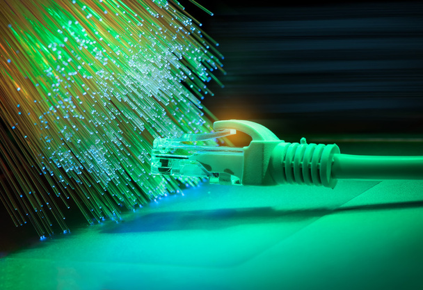 cable de red con fondo de color de alta tecnología - Foto, imagen