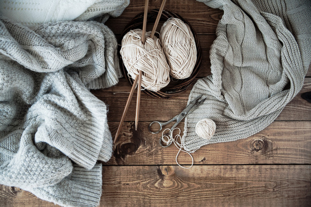 ball of yarn and knitting at home - Foto, imagen