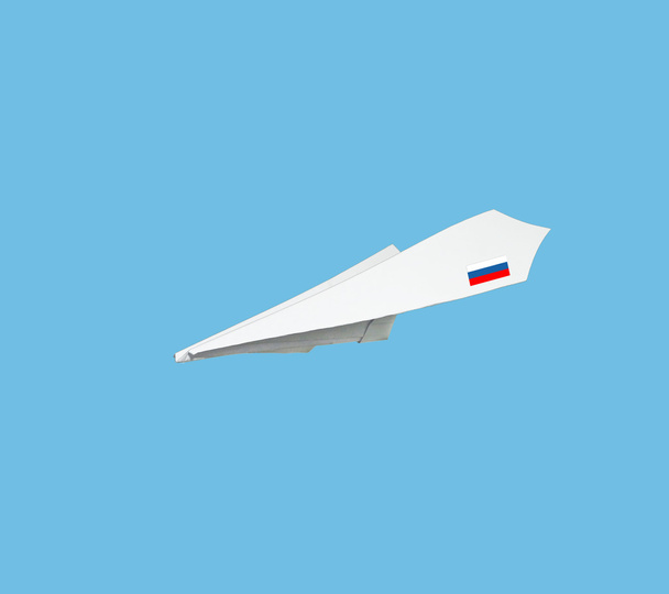 Flugzeug aus Papier mit Fahne. - Foto, Bild