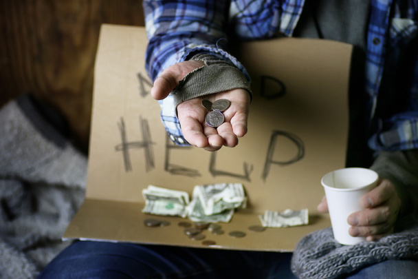 evsiz bir adam yardım isteyin  - Fotoğraf, Görsel