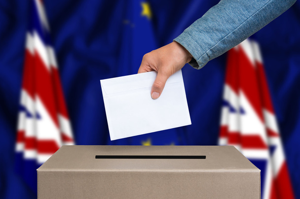 Kansanäänestys Isossa-Britanniassa - äänestys vaaliuurnilla
 - Valokuva, kuva