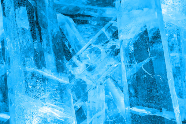 Obří barevné ledové krystaly ve světle modrá Čína Harbin - Fotografie, Obrázek