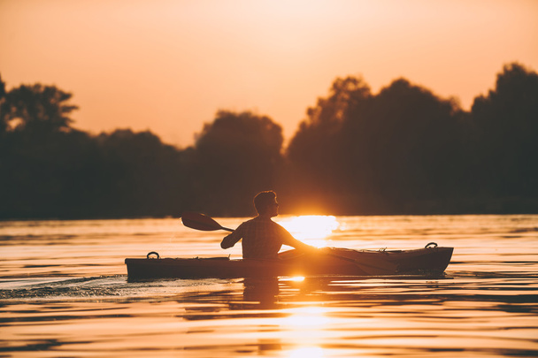 young man kayaking  - Foto, Bild